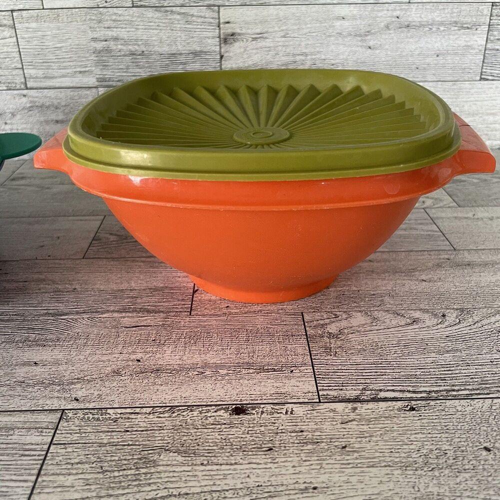 VINTAGE MCM Tupperware Green Storage Container/Bowl Olive & Orange 840-6 Medium